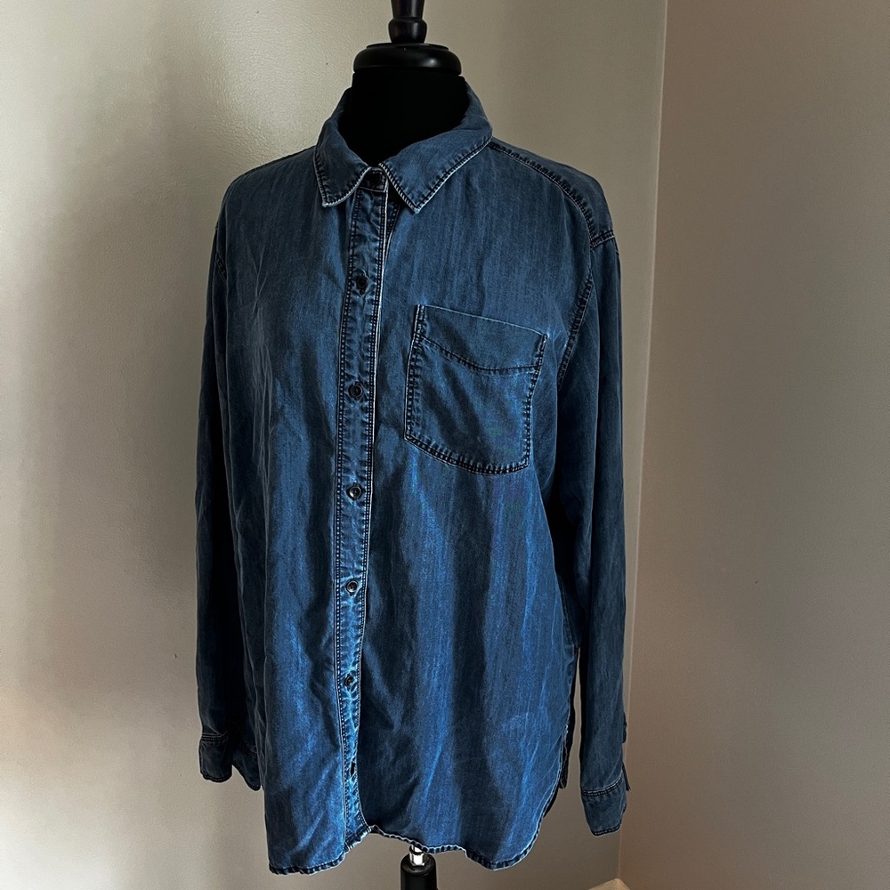 Athleta Women’s Button Down Shirt XL - SHARP